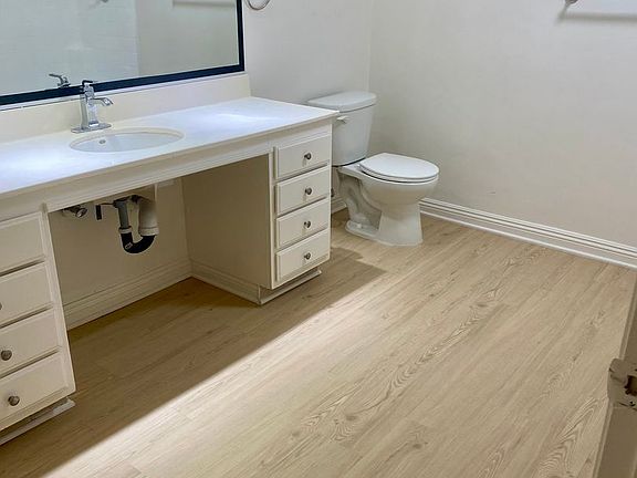 5th image of 4770 Kester Ave #111