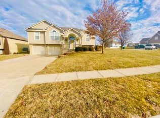 2020 SW Rachel Ln, Lees Summit, MO 64082