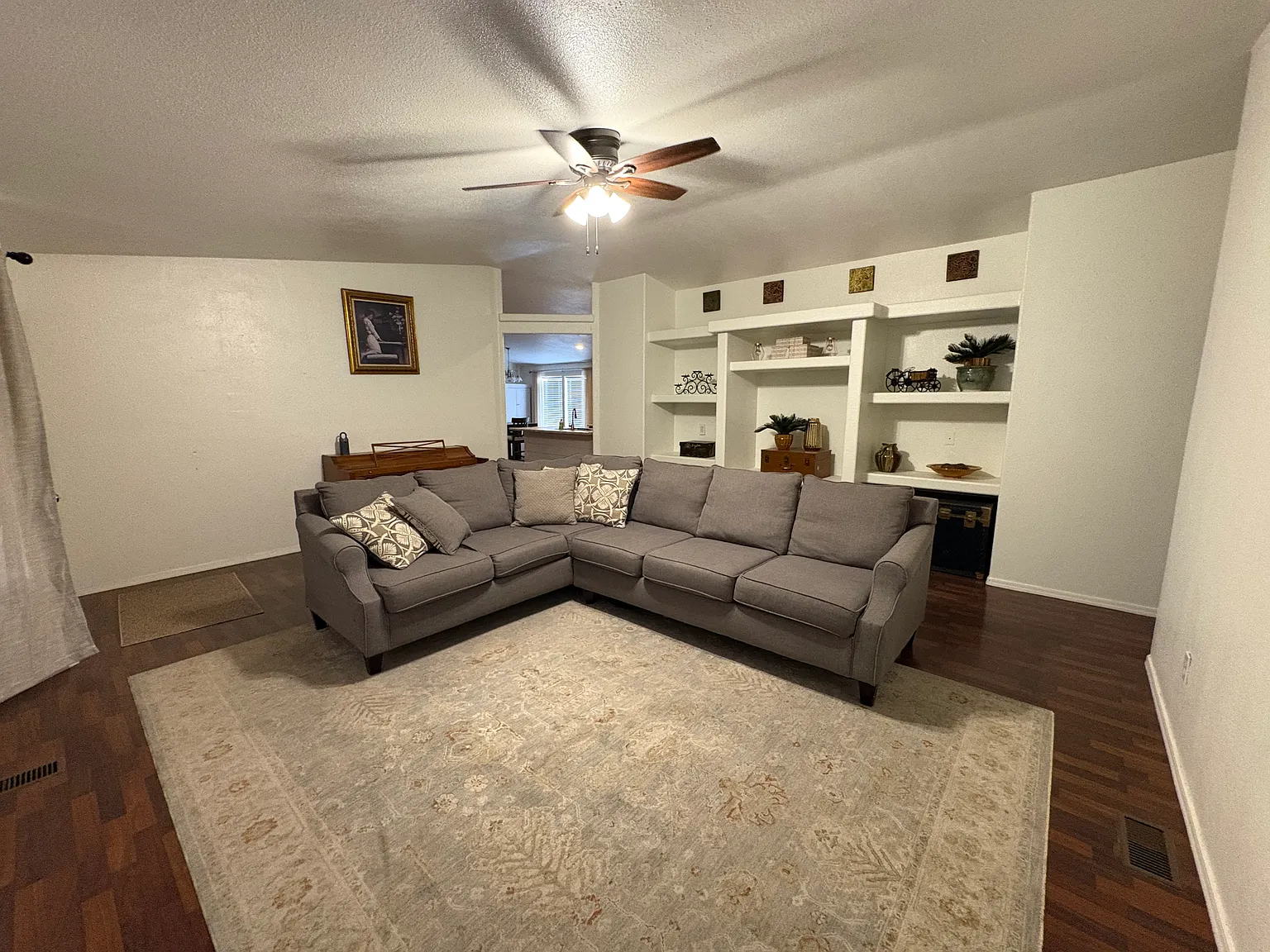 4 bed, 2049 sqft, $1,850 — Photo 3