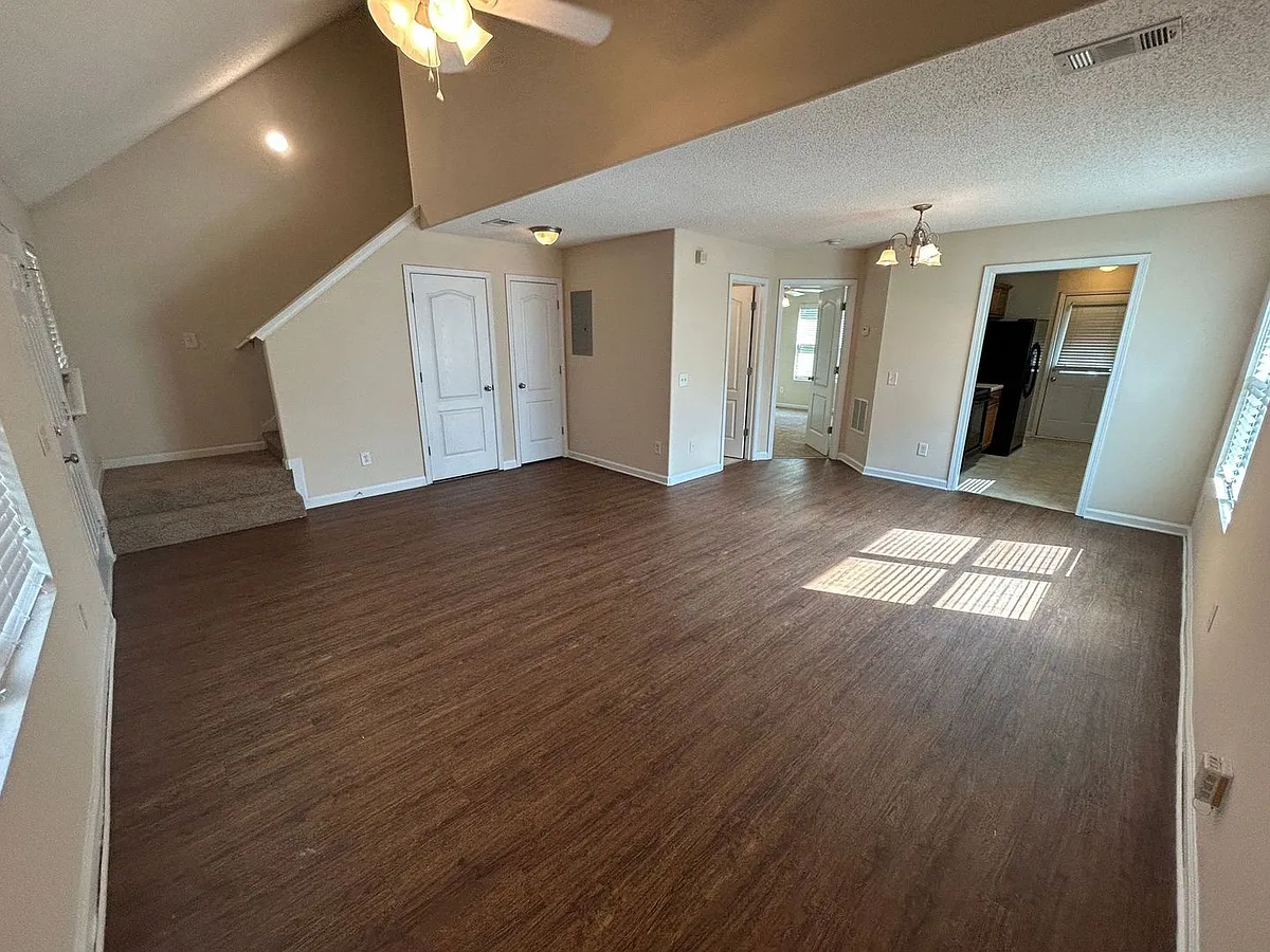 Building Photo - 451 Bridgewater Way