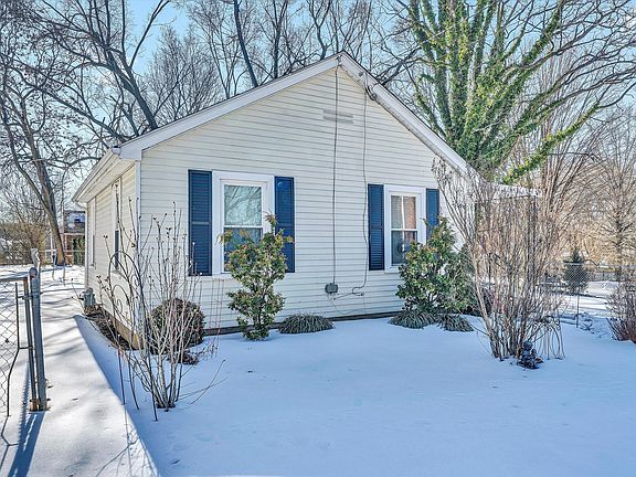 3rd image of 3109 Maplelawn Ave NW