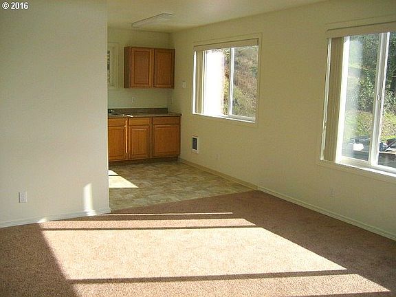 4th image of 3211 NE Follett St