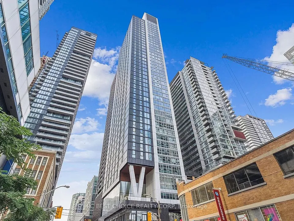 357 King St W #1606