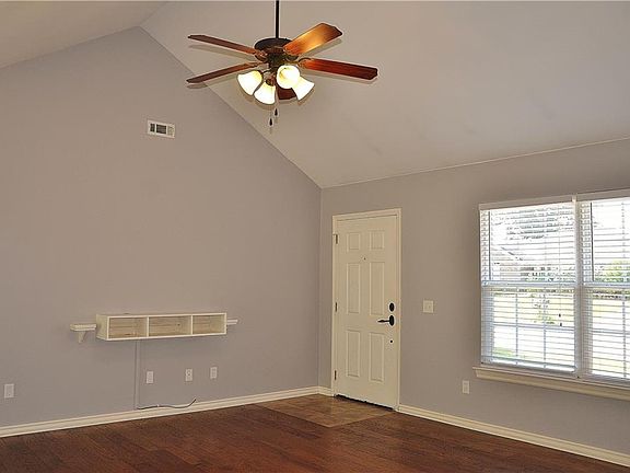 3rd image of 544 Stowers Ave