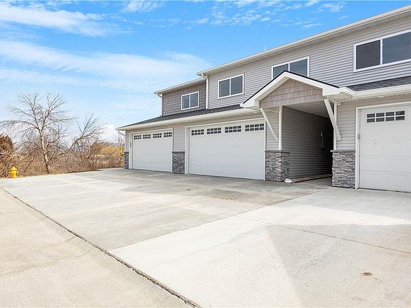 2nd image of 1009 Summerset Pl
