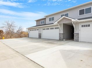 1005 Summerset Pl, Indianola, IA 50125