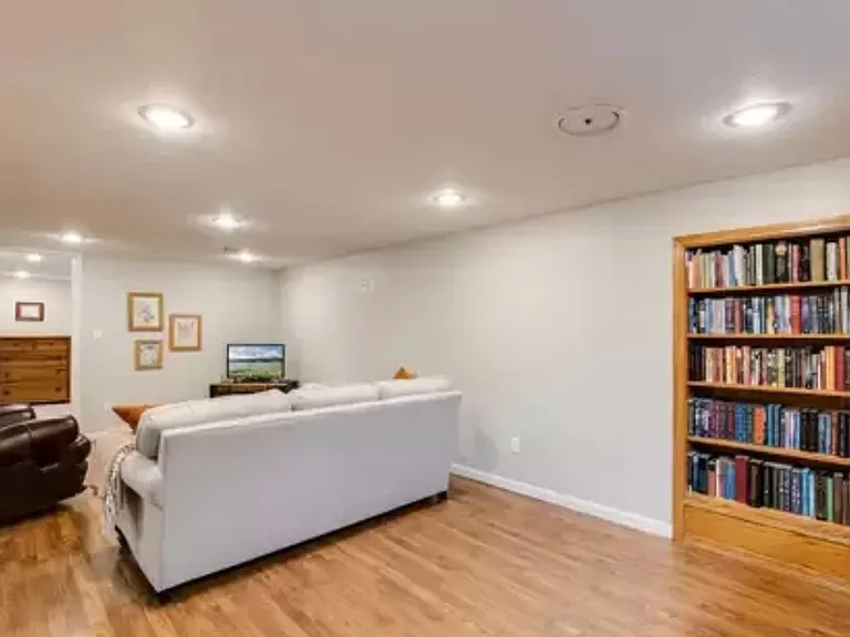 2857 Merrill St N — Photo 22