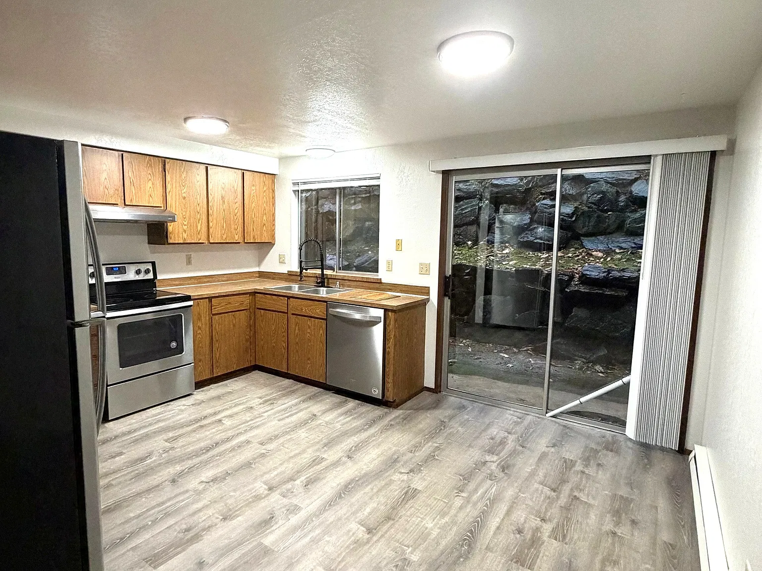 2 bed, 900 sqft, $1,500 — Photo 3