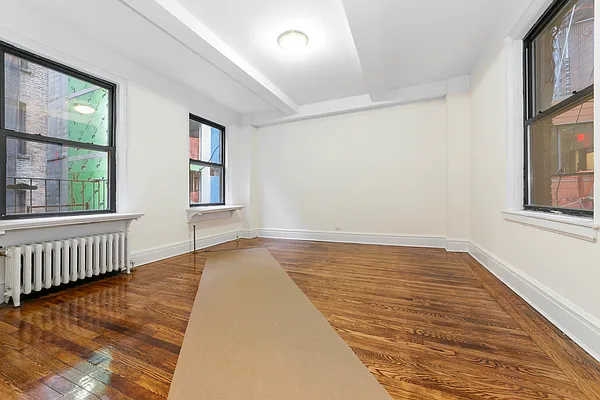 Rented by MNS | media 4