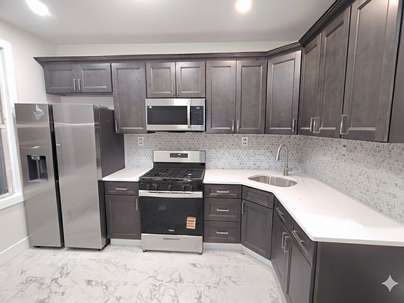 5th image of 389 Van Nostrand Ave Unit 2