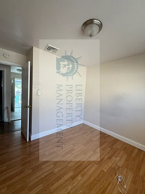 3 bed, 1032 sqft, $1,995 — Photo 3