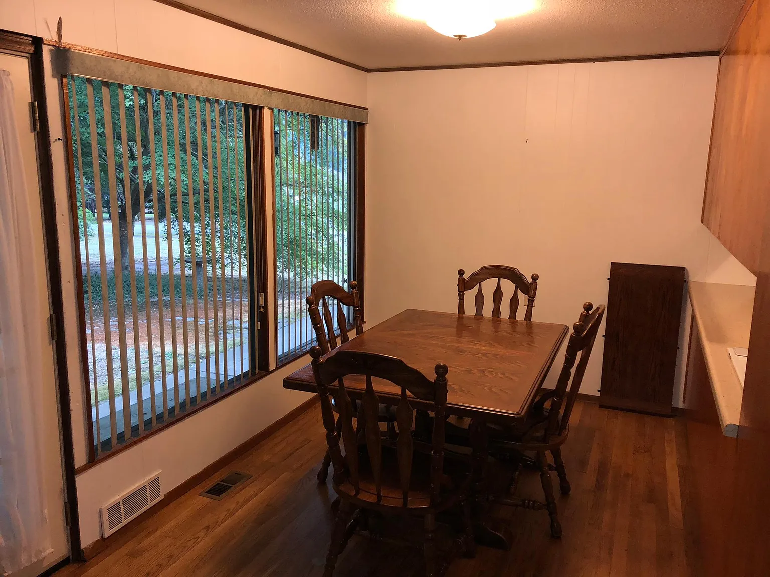 3 bed, 1400 sqft, $2,400 — Photo 2