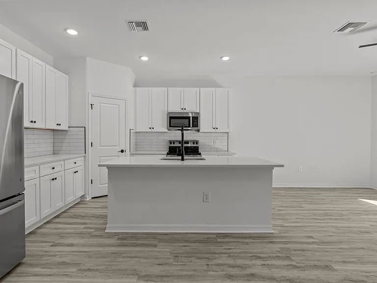 548 Knapp St — Photo 49