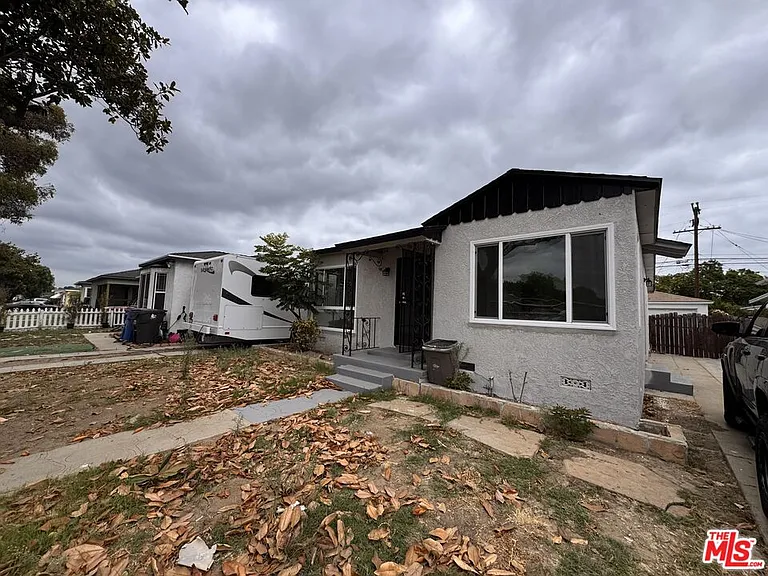 3020 Magnolia Ave — Photo 1