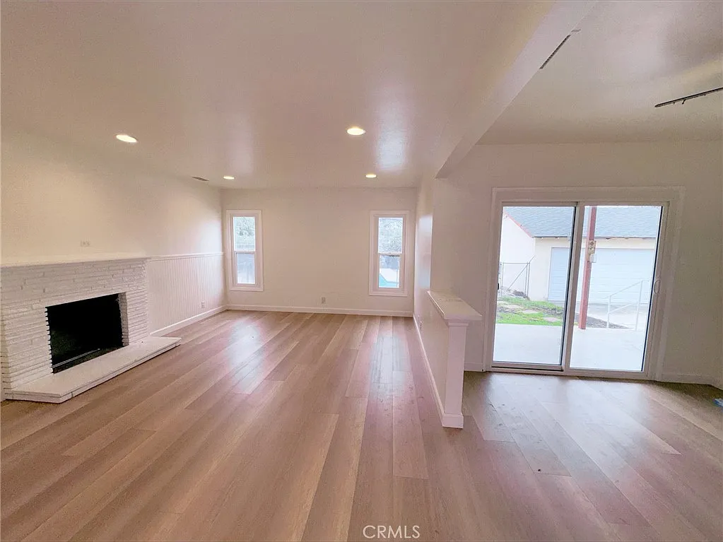 3 bed, 1590 sqft, $4,100 — Photo 4