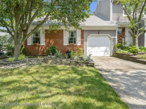 11 Oak Lane, Eatontown, NJ 07724