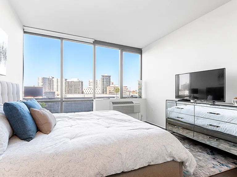 2032 1/2 Hudson St #527 — Photo 15