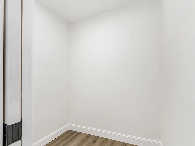 1671 Oak St — Photo 34