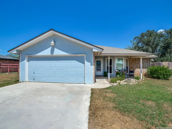309 Tamarac, Jourdanton, TX 78026