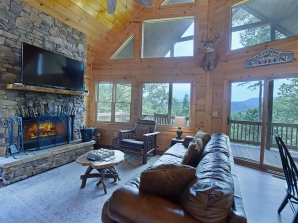 73 Rosiey Ln, Blue Ridge, GA 30513