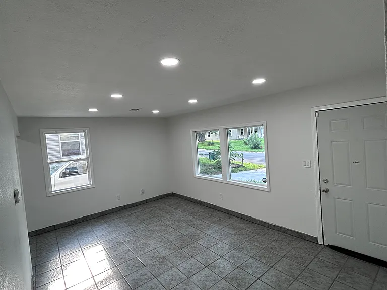 5213 Locust Ave — Photo 3