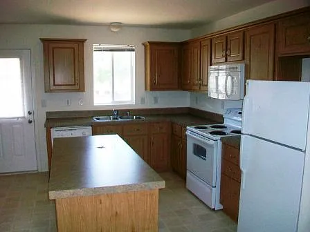 1010 S 8th Ave — Photo 3