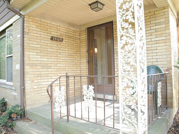 5th image of 15109 Blackstone Ave