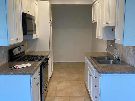 4th image of 4441 Woodman Ave APT 209