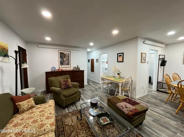 602 N 2nd St, Petersburg, AK 99833