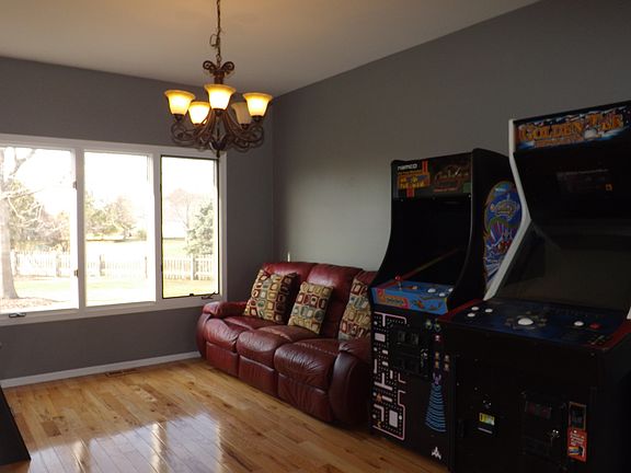 3rd image of 25240 Monroe Ct