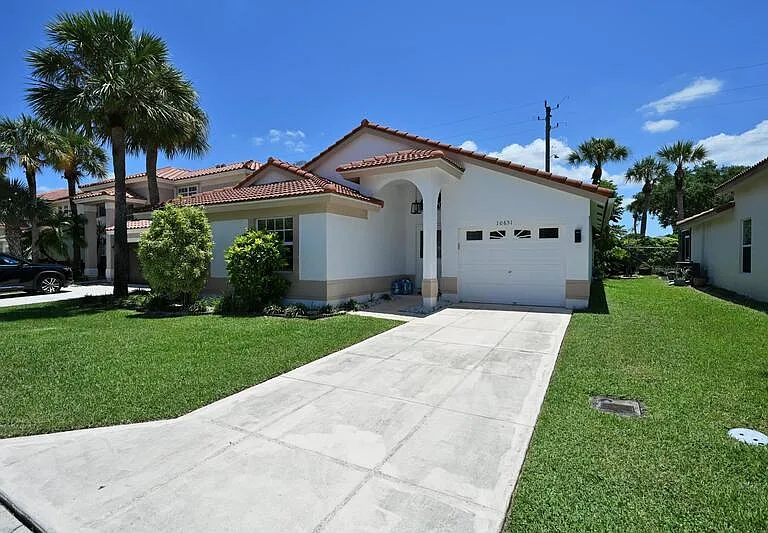 10651 Buttonwood Lake Dr — Photo 2