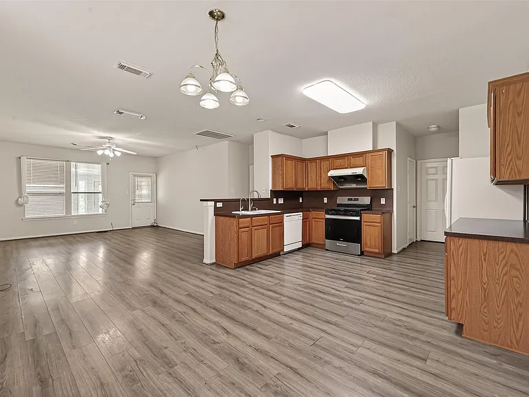 13915 Maleewan Ln — Photo 9