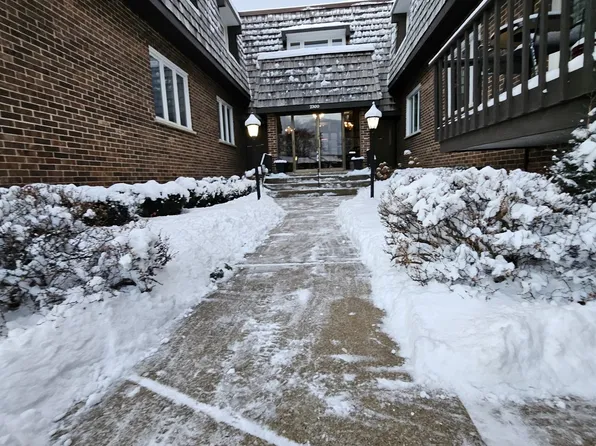 2300 W Talcott Rd APT 1A1, Park Ridge, IL 60068