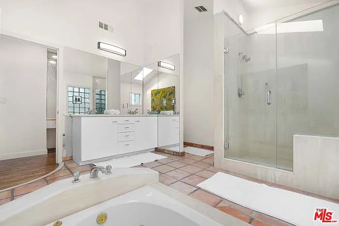 6322 S Harcourt Ave — Photo 14
