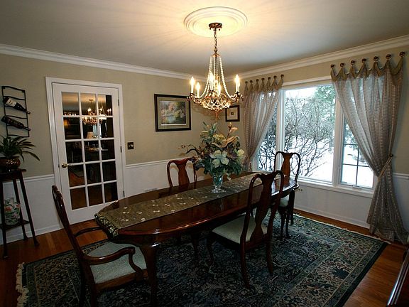 4th image of 22110 Cambridge Dr