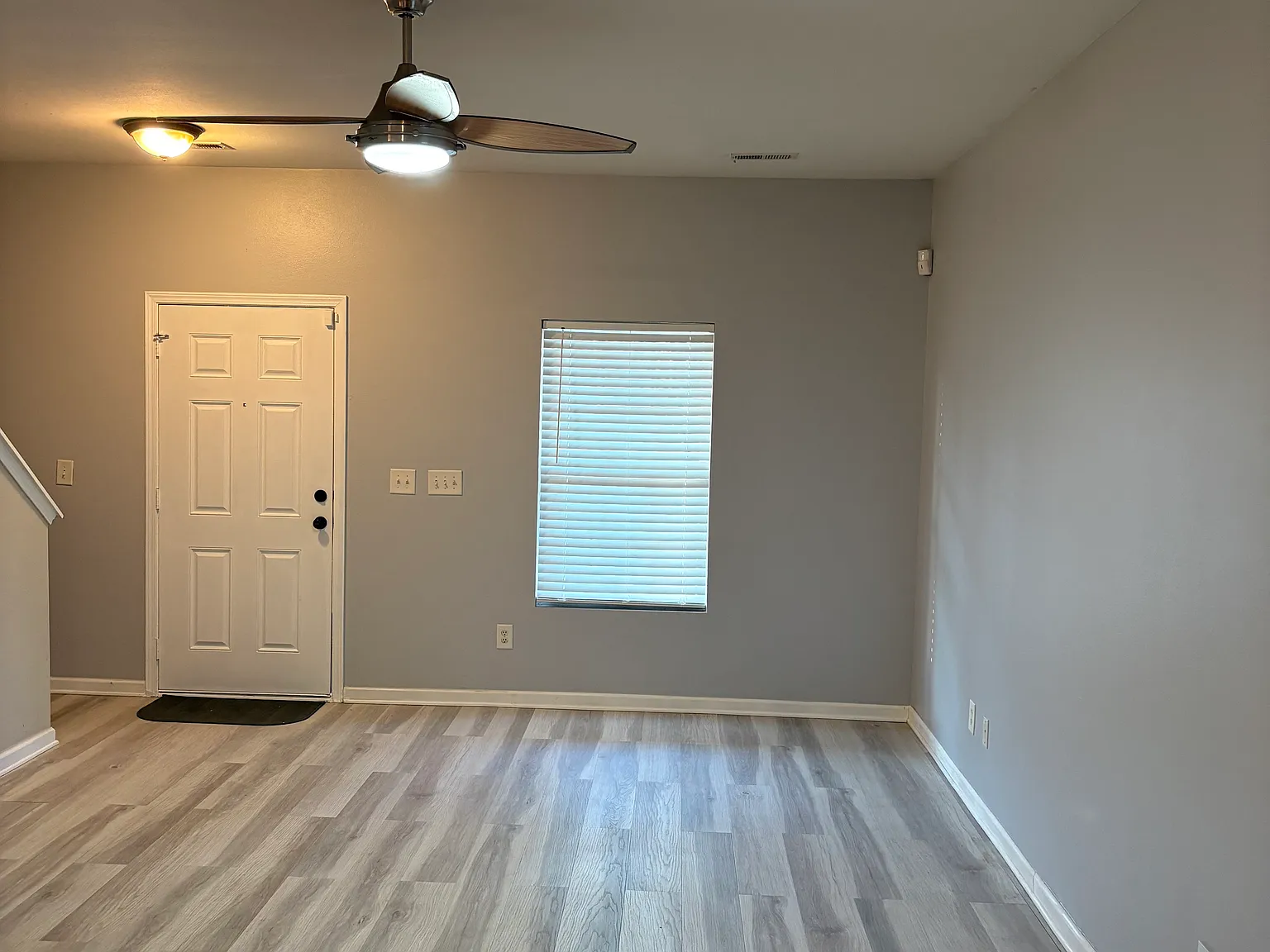 3 bed, 2.5 bath, 1552 sqft, $2,000 — Photo 1