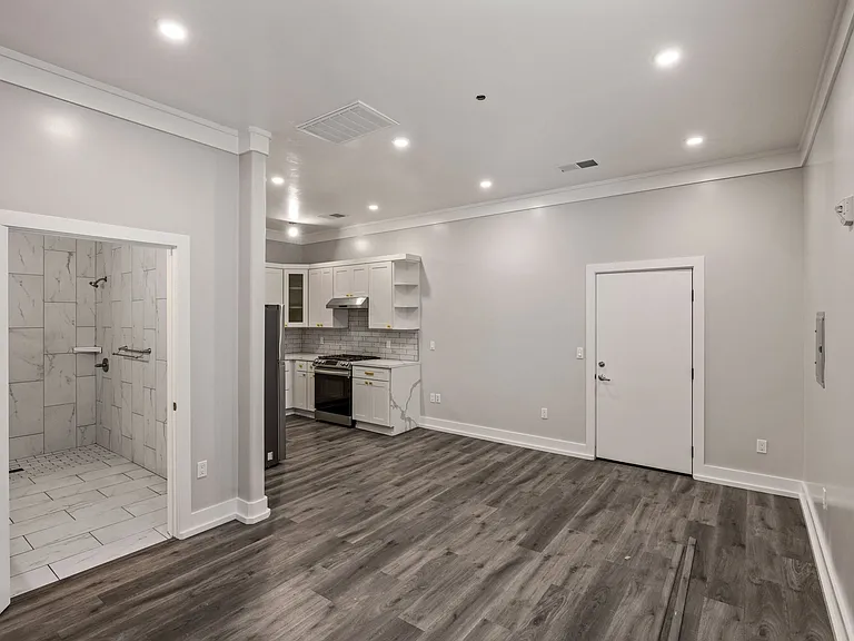1104 Broadway Ave #1 — Photo 8