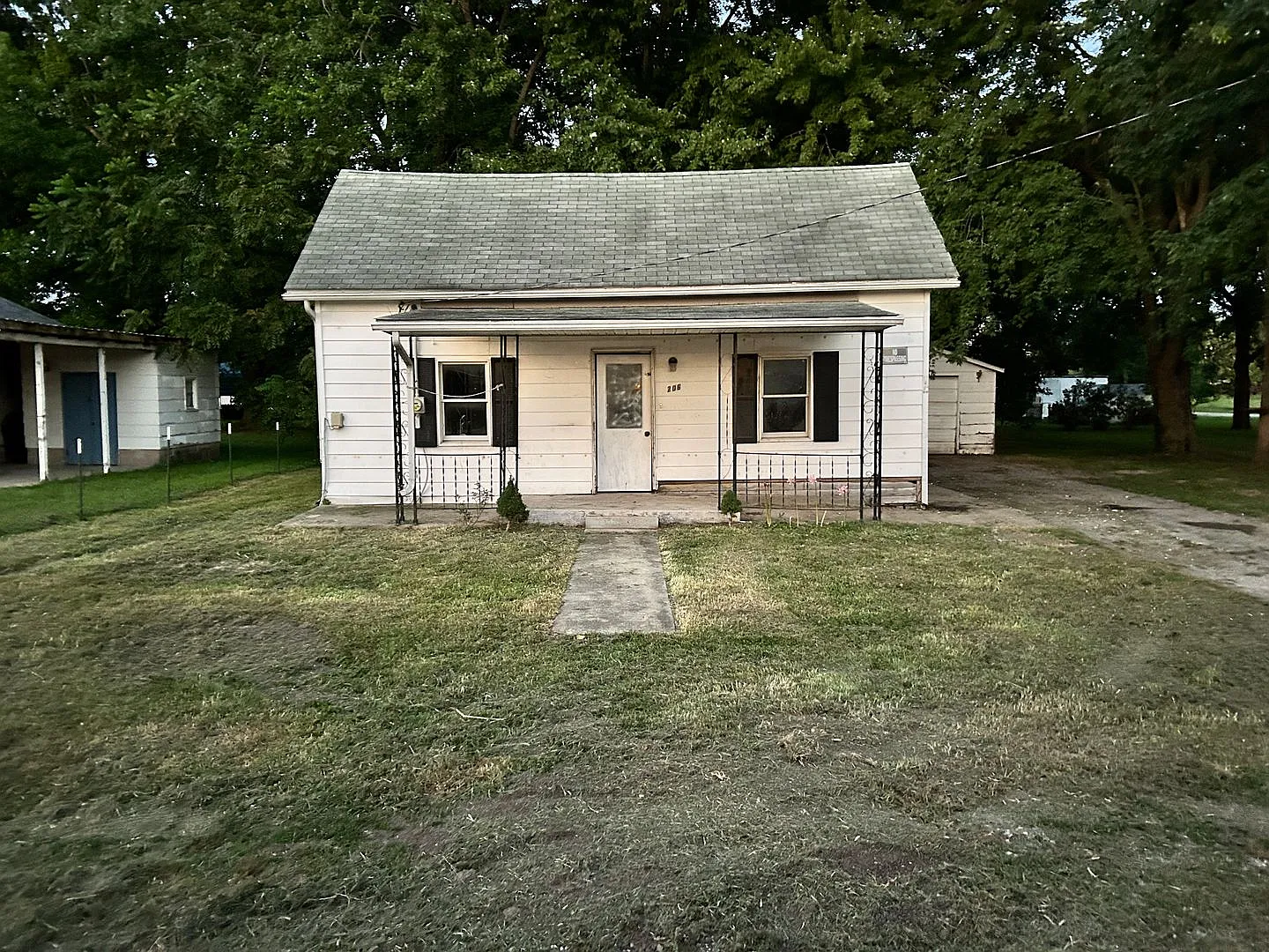 Handy Man Special! - $290 Month / $500 Down — Photo 1