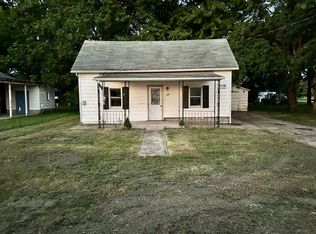 206 S 6th St, Mulberry Grove, IL 62262