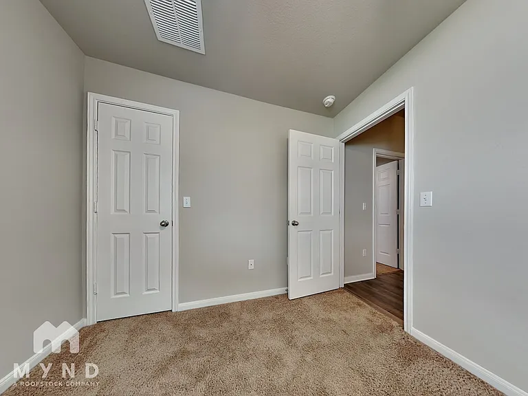 351 Langely — Photo 20