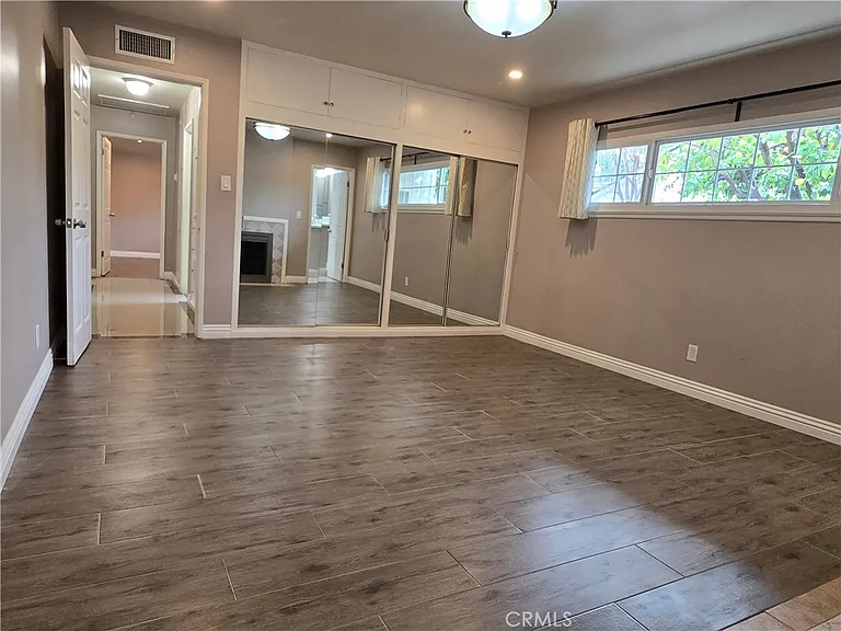 1747 Oakwood Ave — Photo 7