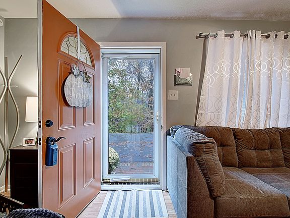 2nd image of 135 Towneview Estates Dr APT 4