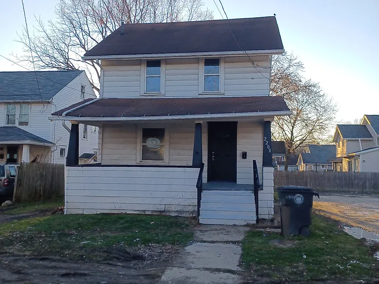 2208 East Ave — Photo 7