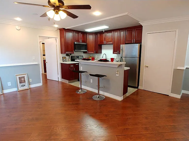 Five Star Suites — Photo 48