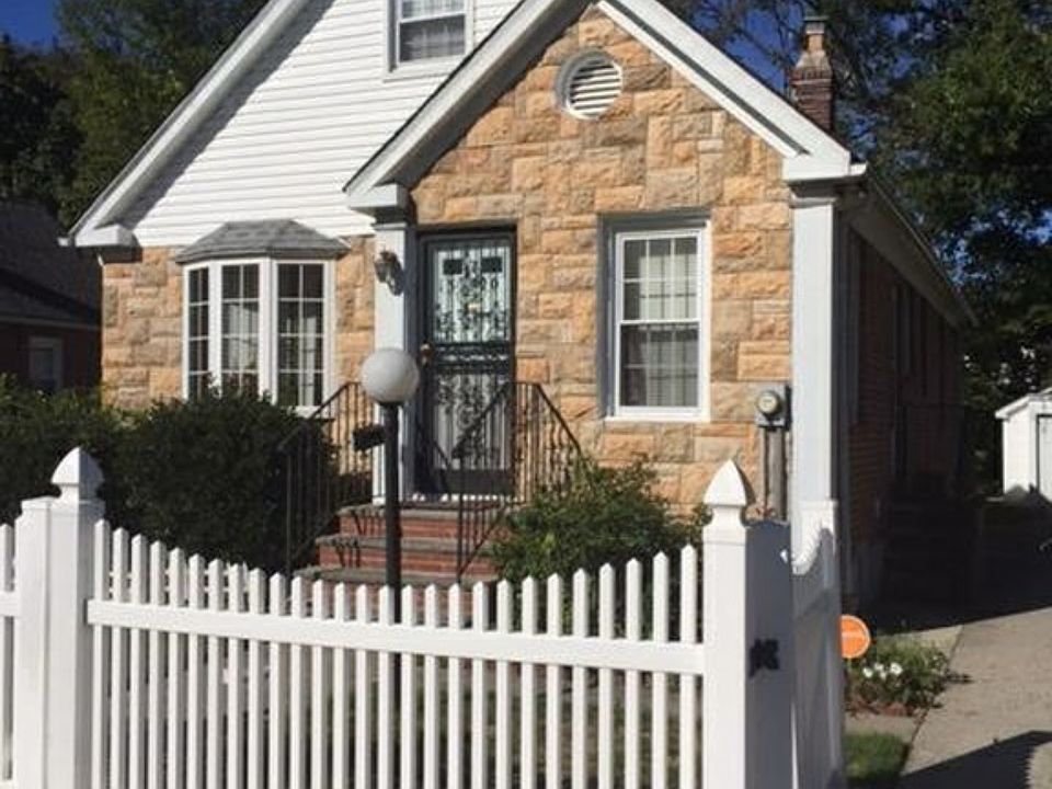 1st image of 119 Ave 224 St
