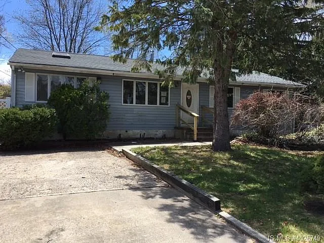 217 Laurel Blvd photo 1
