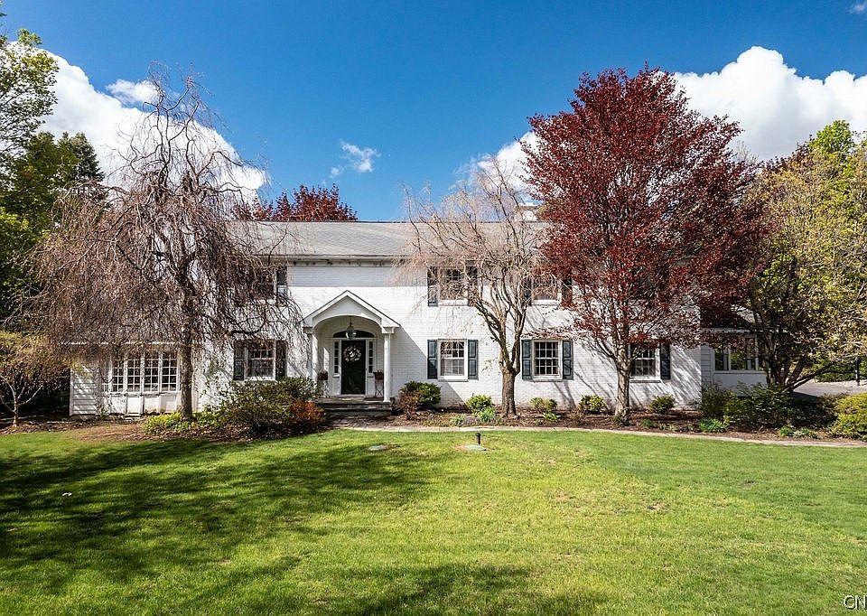 1st image of 8 Meadow Dr