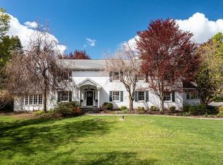 8 Meadow Dr, Fayetteville, NY 13066