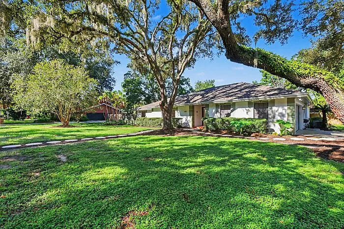 4 bed, 2.5 bath, 2405 sqft, $3,400 — Photo 3