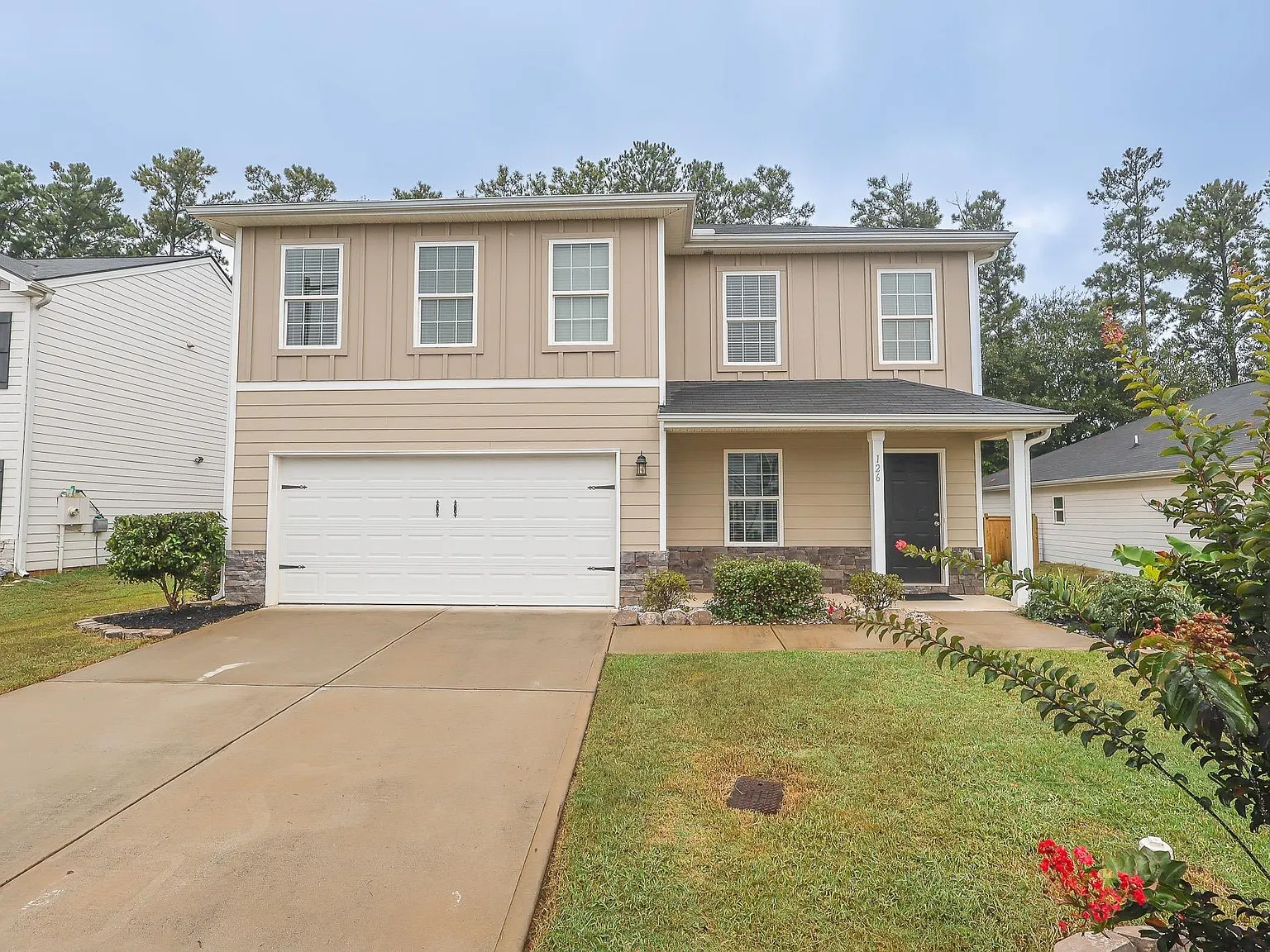 4 bed, 2.5 bath, 2388 sqft, $2,295 — Photo 1